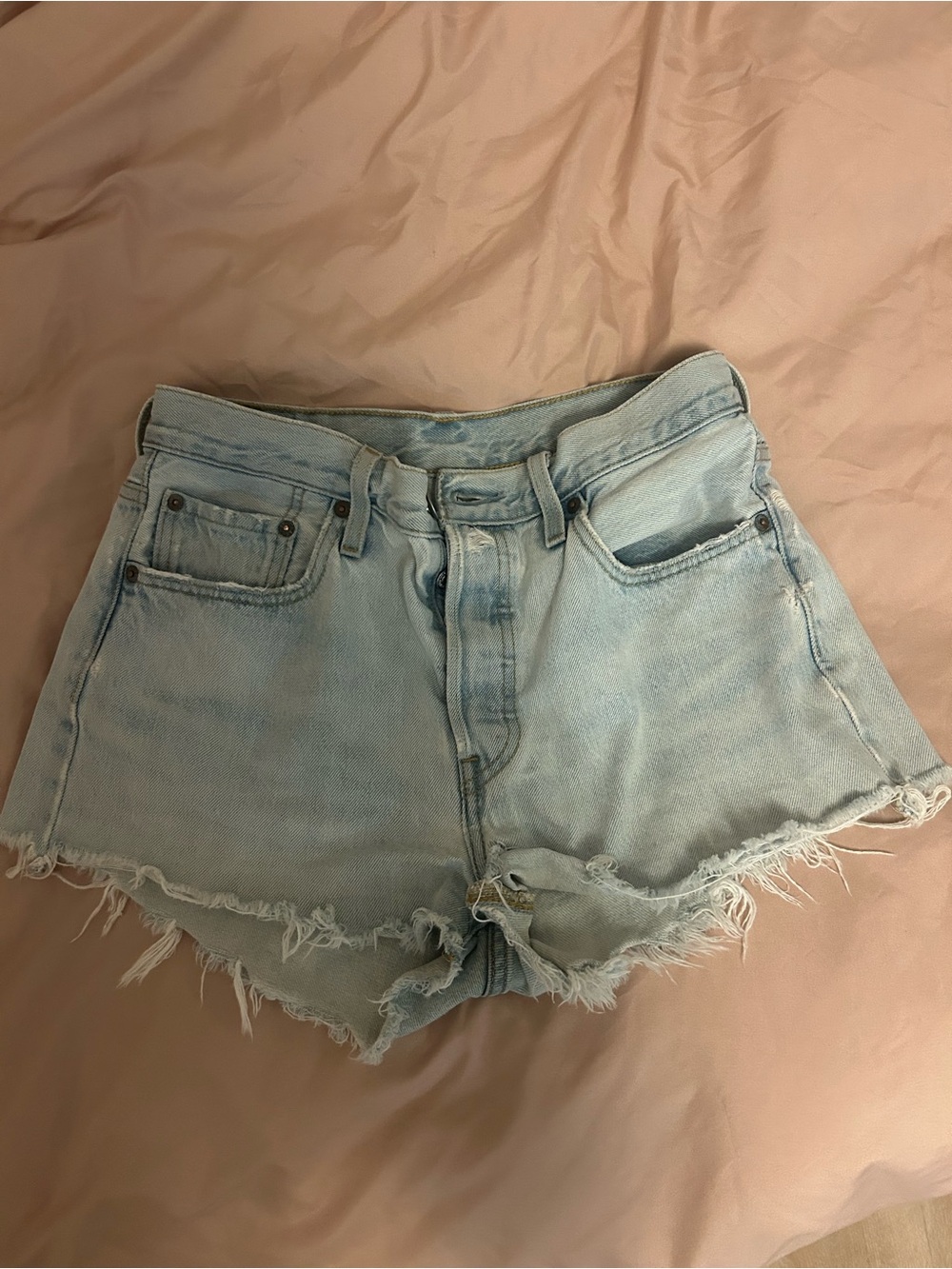 levi‘s 501 Light Blue Denim Cutoff Shorts - Classic High-Rise Style